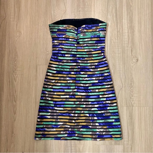 BCBGMAXAZRIA Strapless Multicolored Striped Cocktail Dress - Size 6 - Picture 2 of 3
